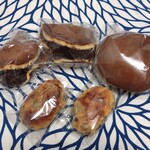 清寿軒 - 大判どら焼き250円
      小判どら焼き230円
      栗まんじゅう250円