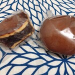 清寿軒 - 右 大判どら焼き250円
      左 小判どら焼き230円