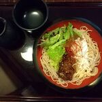 蕎麦人 弁慶 - (冷)肉味噌蕎麦温玉のせ(1玉)　950円