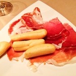 ペッシェ・ロッソ - 今日は、チョット贅沢に高級イタリアン☆
      有名なマッシモさんの生ハム！超美味いです！
      ( •ॢ◡-ॢ)-♡