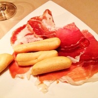 ペッシェ・ロッソ - 今日は、チョット贅沢に高級イタリアン☆
                有名なマッシモさんの生ハム！超美味いです！
                ( •ॢ◡-ॢ)-♡