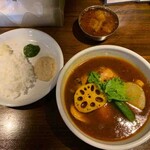 Goppu No Anagura - チキン野菜、ウェッターヒン、パクタレ、ヒヨコマメの中東風ディップ