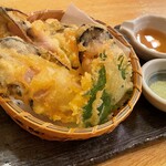 ■ Oyster Tempura from Akkeshi, Hokkaido 1,280 yen (1,408 yen including tax)