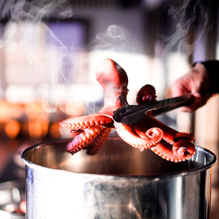 三河湾の離島で新鮮魚介を。通年ご用意のタコと冬季限定のフグ