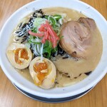 ラーメン 猪や - 黒とんこつラーメン大盛