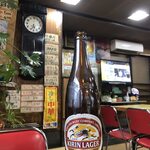 中華料理 しまむら - 大瓶（柱時計よりデカい）