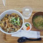 小さな食堂 ヒロ - 牛玉子とじ丼 (税込)600円 (2021.06.30)