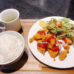 grad. - 気まぐれごはんランチ　¥750
この日はチキンカツ〜バーベキューカレーソース〜でした。