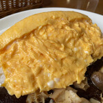 ライバック - ふわふわオムレツを開くと半熟〜
      ふわふわとろとろの雪崩が発生( ^ω^ )