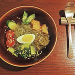 ガンヴィーノ - ワカメを煉り込んだ冷麺