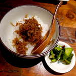 地酒喝采 かも蔵 - かもぞうじゃこ飯。こちらはしっかり味で、存在感あるシメが欲しいときに