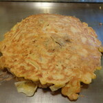 Okonomiyaki Teppanyaki Satsuki - 「お好み焼き　いか玉」（825円）+「アカモク」（110円）
