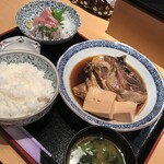 酒肴 亀八 - 豪華です。食後にアイスコーヒーが付いて￥1,000。あっ、ご飯は大盛りです。