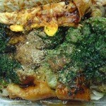 お持ち帰りの、母の肉玉キャベツ牛脂入りの三津浜焼きです