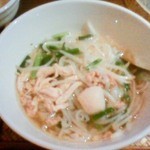 マンゴツリーカフェ - タイ風ラーメン。食べかけです。すみません。