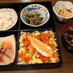 寿司吉 - ランチメニュー　バラちらしセット　1200円