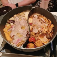 CINA New Modern Chinese - 白湯スープ(白)/麻辣スープ(赤)