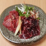 小料理 花陽 - 馬肉の霜降り・クジラの尾肉