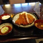 とんかつ瓦屋 - 
