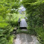 草如庵 - 雨上がりの緑が美しい