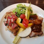 ア ターブル - メイン。お肉二種類かお魚を選べます。