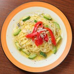 めがね食堂 a la gri - ズッキーニとパプリカ・シラスの柚子こしょう風味パスタ