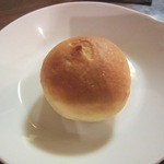 Yamaguchi - 出されるパンも勿論御主人に手作り焼き立てアツアツのパンです。
       