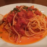 OSTERIA Quattro Valli - 渡り蟹の辛口トマトソース(アップ)