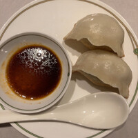 中国飯店 富麗華 - 肉汁たっぷり焼き餃子