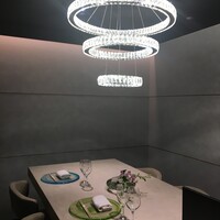 蕎麦粉懐石 銀座てあん - シャンデリアも料理を引き立たせます