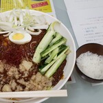 ラーメン 富次郎 - お椀とのサイズ感