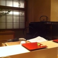 鮨 なかむら - 雰囲気が落ち着きますね