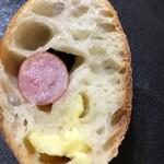 もりの下のパン店 - ロングソーセージのフランスパン