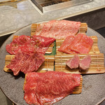 西麻布 焼肉 X - 都萬牛トウガラシ、但馬玄カメノコ、但馬玄の特上カルビ、松阪牛サーロイン