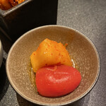 西麻布 焼肉 X - トマト＆パイナップルのキムチ