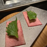 西麻布 焼肉 X - 但馬牛タン 梅紫蘇