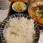 Kushi Hacchin - ご飯と浅漬け