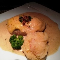 旬菜ステーキ処 らいむらいと - お店の一押しチーズハンバーグ