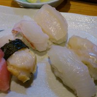 鮨処いちい - にぎり。ほたて・ほっき・つぶ・ひらめ・大トロなど。