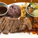 カキヤスミートミート イオンレイクタウンmori 1F - 「エビフライ＆炭火焼ステーキプレート」¥1,529-