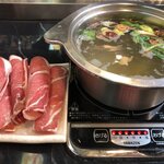 Kohanshi Kaiten Kohinabe - スープは「だし」、お肉は「羊肉」