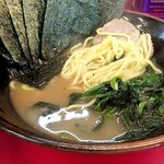 家系ラーメン 佐々喜家 - スープが少なかったある日のこと（麺をかきまぜてこれから食べようとしたところ）