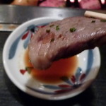 【上カルビ】特製ポン酢で頂きます♪