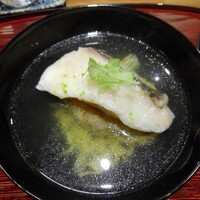 米倉 - 鯛しんじょうの吸い物