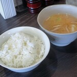 つかふき屋 - ご飯、みそ汁