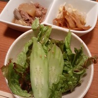焼肉 矢澤 東京 - ランチのサラダと一品