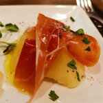 創作イタリアン Gemelli - 生ハム桃　桃甘くてみずみずしい(* >ω<)