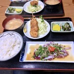 十八番 - 鰹ポン酢と串カツ定食。¥880。