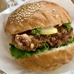 ブーランジェリーロシェル - 「竜田揚げバーガー」320円也。