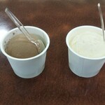 大正庵 - ドリンク写真:チョコレートアイス(左)。
クリームチーズアイス(右)。
